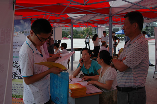 筑巢引鳳，吸納人才 敦煌種業(yè)參加酒泉市人社局組織的大型人才招聘會