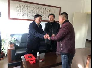 敦煌種業(yè)領(lǐng)導(dǎo)看望慰問(wèn)公司老干部、老黨員及困難黨員職工