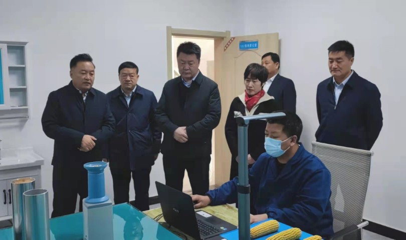 酒泉市政府黨組成員、副市長哈里別克來敦煌種業(yè)調(diào)研指導(dǎo)工作